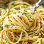 Spaghetti Aglio e Olio (Easy Garlic Olive Oil Pasta)